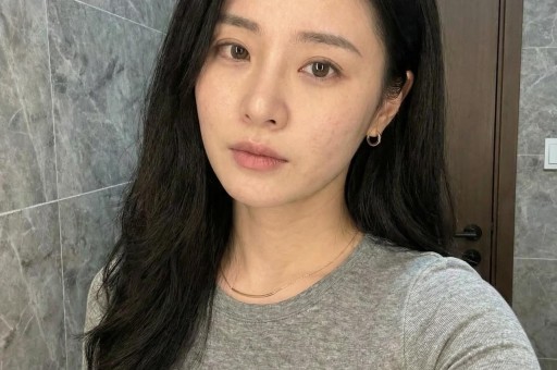 表妹李KK彻底崩了！未婚生女后掉粉百万破产沦落摆摊卖小吃