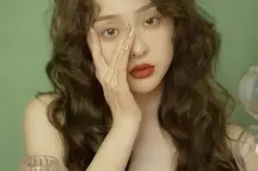 离开富大龙后她进入国防大学当老师如今42岁仍单身无儿无女
