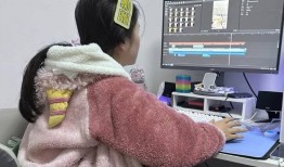 一桌子菜8个人拍网红餐馆的“流水线博主”进退两难